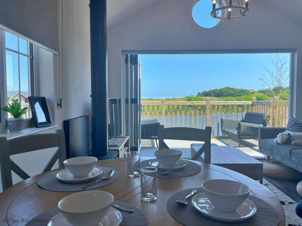 Lakeside Retreat At The Bay Filey, Sleeps 4, 2 Non-Shedding Dogs Welcome For Free Extérieur photo